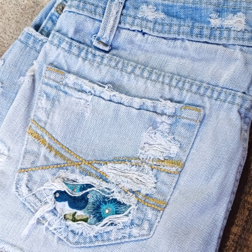 Aeropostale distressed jean shorts with peeking floral embroidery pockets Sz 0